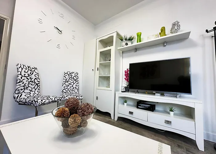 A8 - Apartamento En La Carihuela, 2 Dormitorios, Wifi, A 100 Metros De La Playa